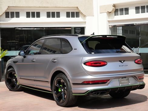 New 2025 Bentley Bentayga image 3