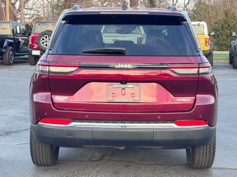 Used 2023 Jeep Grand Cherokee Laredo image 18