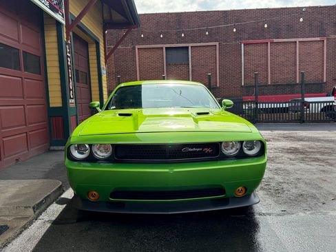 Used 2011 Dodge Challenger R/T RWD image 10