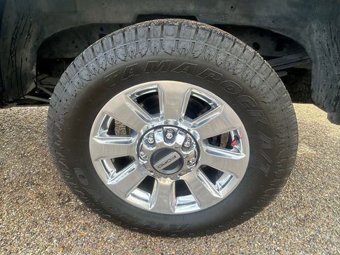Used 2022 Ford F250 Platinum w/ FX4 Off-Road Package AWD/4WD image 9