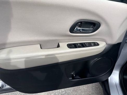 Used 2017 Honda HR-V LX image 9