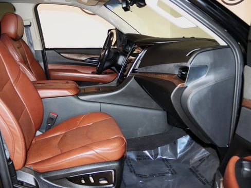 Used 2020 Cadillac Escalade Luxury image 61