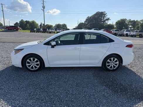 Used 2021 Toyota Corolla LE FWD image 3
