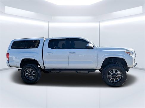 Used 2016 Toyota Tacoma SR image 2