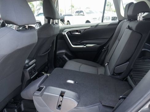 Used 2020 Toyota RAV4 XLE AWD/4WD image 33