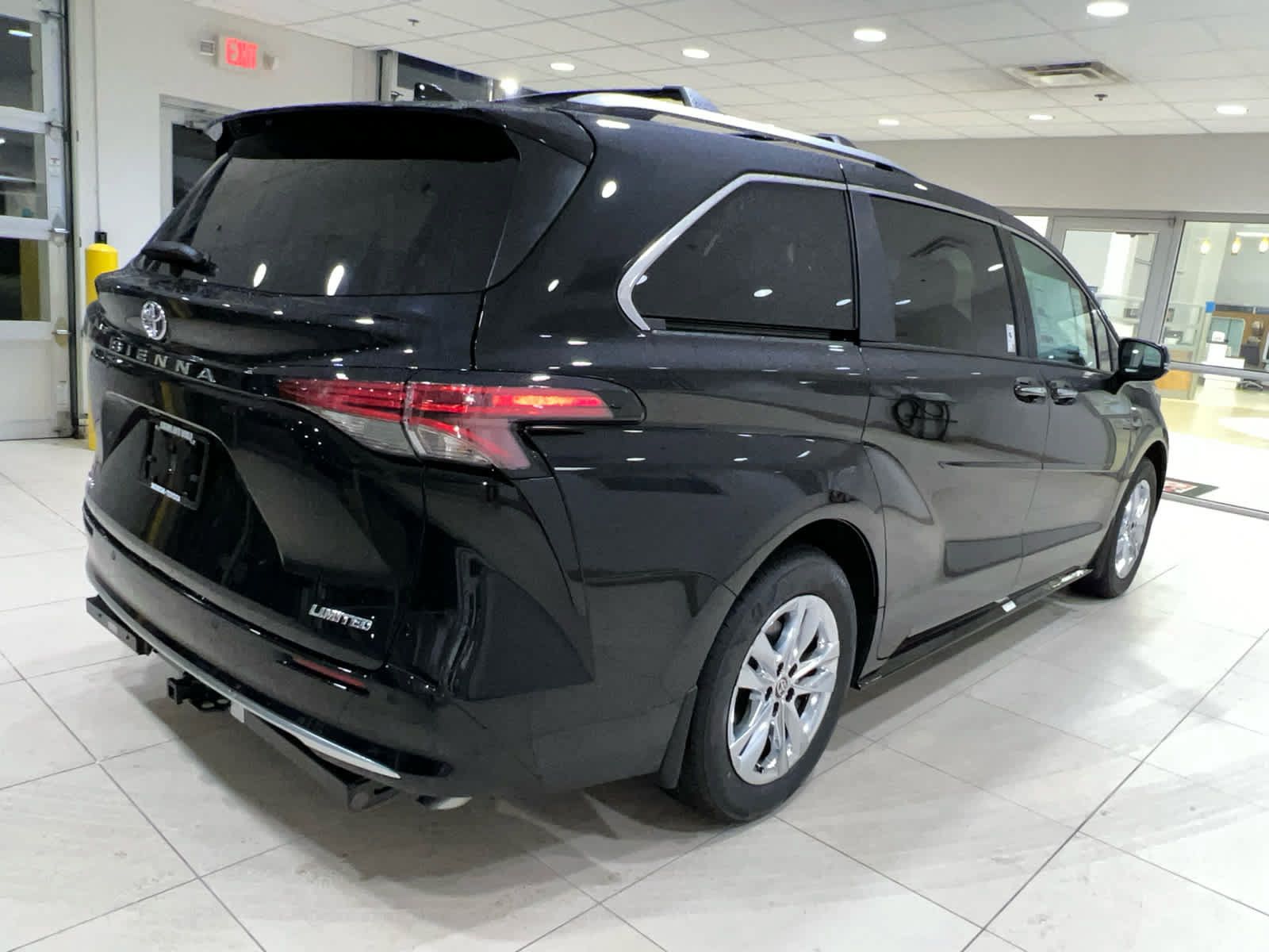 New 2026 Toyota Sienna Limited AWD/4WD image 5