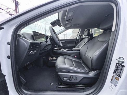 New 2025 Kia EV6 Wind image 12