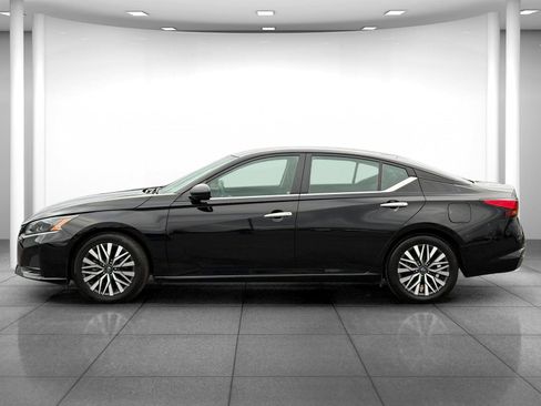 Used 2024 Nissan Altima 2.5 SV image 4