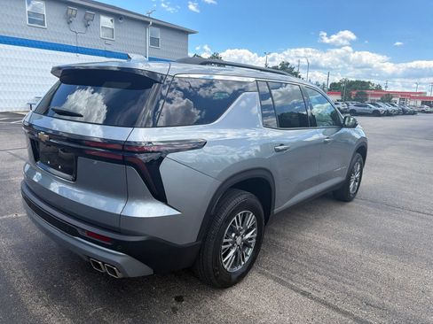 Used 2025 Chevrolet Traverse LT w/ Driver Confidence Package FWD image 5