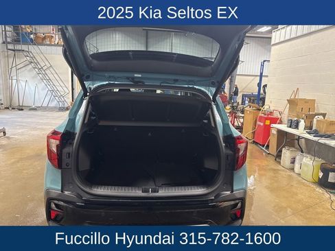 Used 2025 Kia Seltos EX image 28