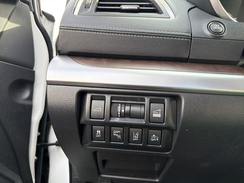Used 2018 Subaru Outback 2.5i Limited AWD/4WD image 16