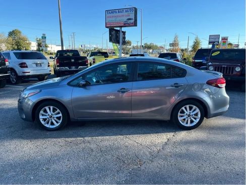 Used 2017 Kia Forte S FWD image 8