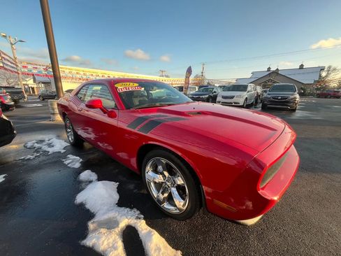 Used 2013 Dodge Challenger SXT w/ Super Sport Group image 8
