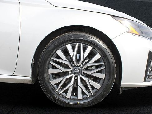 Used 2024 Nissan Altima 2.5 SV image 12