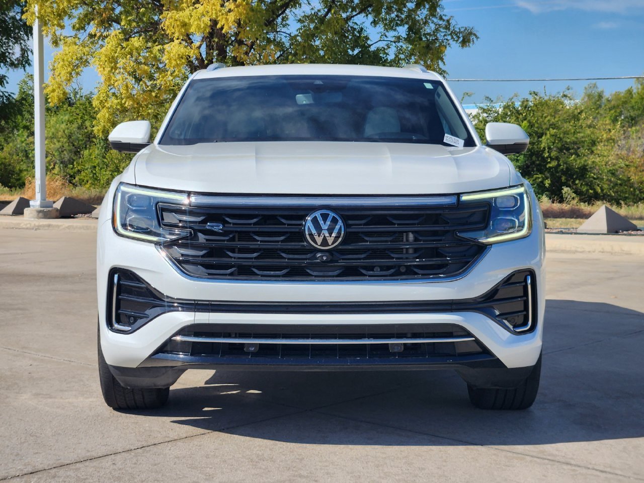 Used 2024 Volkswagen Atlas Cross Sport SEL Premium R-Line AWD/4WD image 2