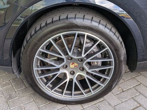 Used 2023 Porsche Cayenne Platinum Edition AWD/4WD image 25