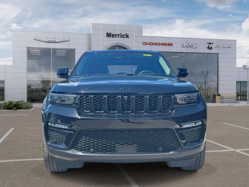 Used 2023 Jeep Grand Cherokee Limited w/ Luxury Tech Group II AWD/4WD image 3