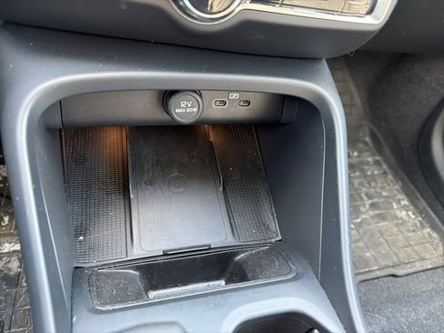 Used 2025 Volvo XC40 B5 Core w/ Protection Package Premier image 15