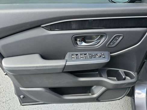 Certified 2025 Honda Pilot Elite image 11