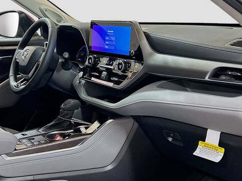 New 2026 Toyota Highlander Limited AWD/4WD image 30