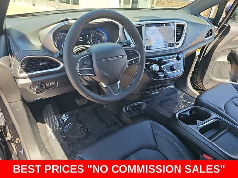 New 2027 Chrysler Pacifica Select FWD image 17