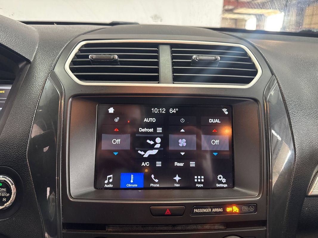 Used 2017 Ford Explorer XLT w/ Equipment Group 202A AWD/4WD image 15