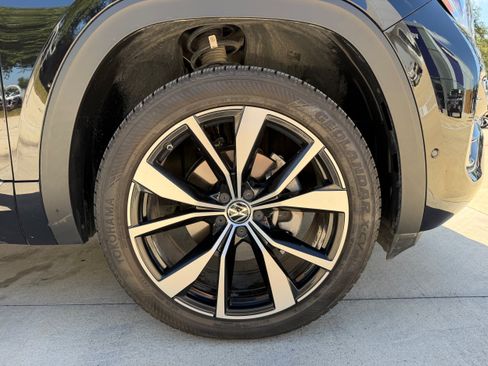 Used 2024 Volkswagen Atlas Cross Sport SEL Premium R-Line AWD/4WD image 9