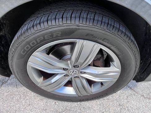Used 2018 Volkswagen Tiguan SEL Premium FWD image 23