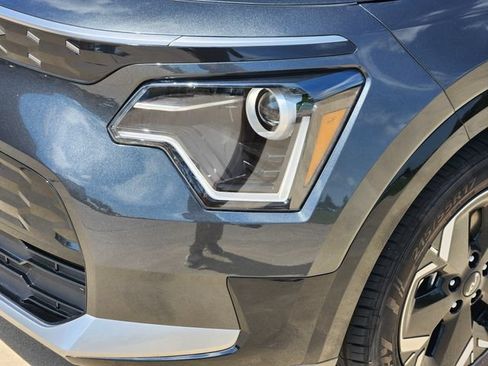 Certified 2023 Kia Niro Wind FWD image 9