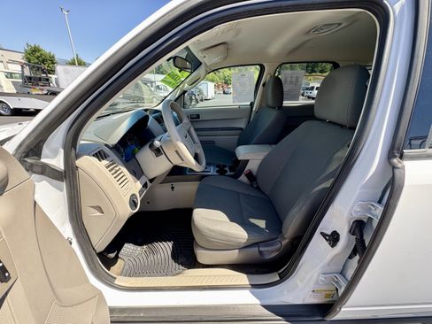 Used 2012 Ford Escape XLS FWD image 9