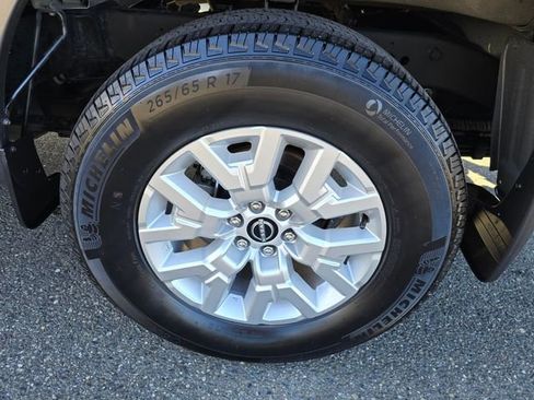 Used 2023 Nissan Frontier SV w/ Technology Package AWD/4WD image 13