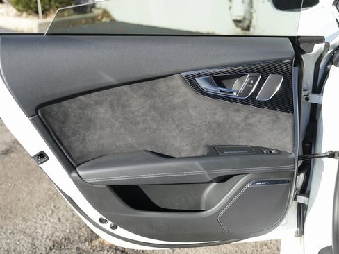 Used 2017 Audi RS 7 Prestige image 41