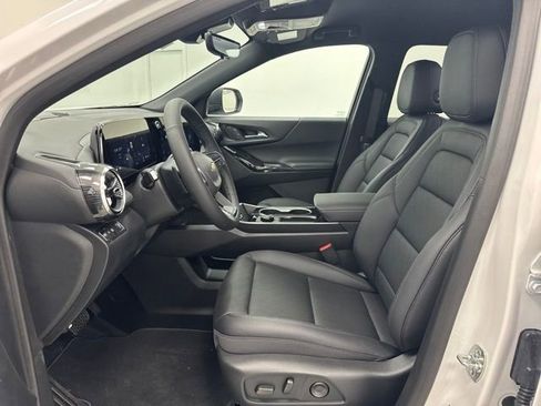 New 2026 Chevrolet Equinox LT w/ Convenience Package II FWD image 23