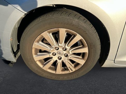 Used 2012 Toyota Sienna XLE AWD/4WD image 10