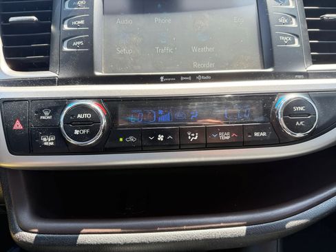 Used 2019 Toyota Highlander Plus AWD/4WD image 17