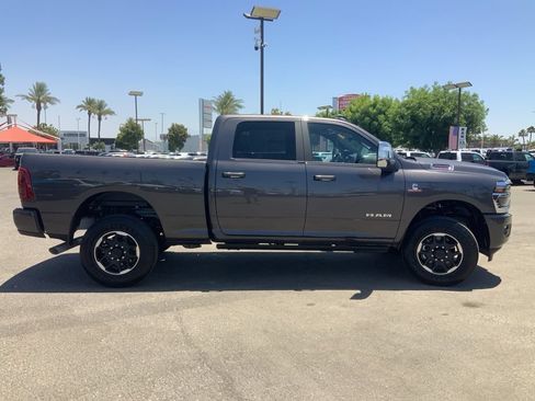 New 2025 RAM 2500 Laramie AWD/4WD image 4