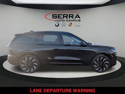 Used 2025 Lincoln Nautilus Reserve image 12