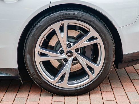 Used 2024 Audi e-tron GT Premium Plus image 8