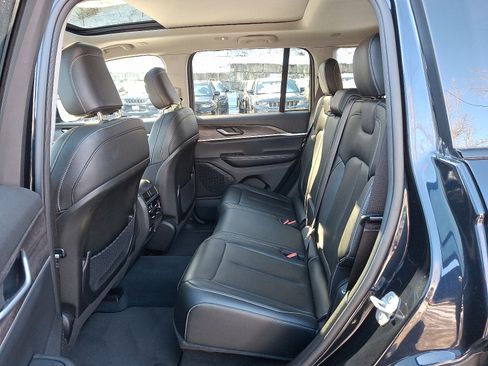 Certified 2023 Jeep Grand Cherokee Limited image 11