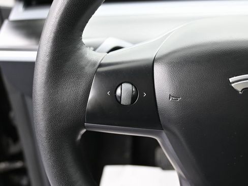 Used 2023 Tesla Model Y Long Range image 16