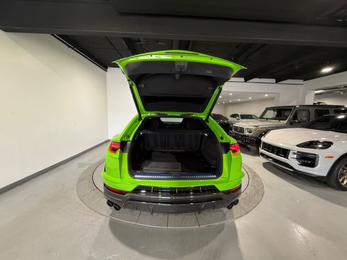 Used 2024 Lamborghini Urus Performante AWD/4WD image 30