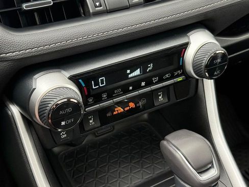 Used 2023 Toyota RAV4 XLE Premium image 27