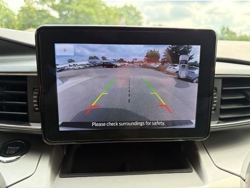 Used 2022 Ford Explorer XLT w/ Equipment Group 202A AWD/4WD image 30