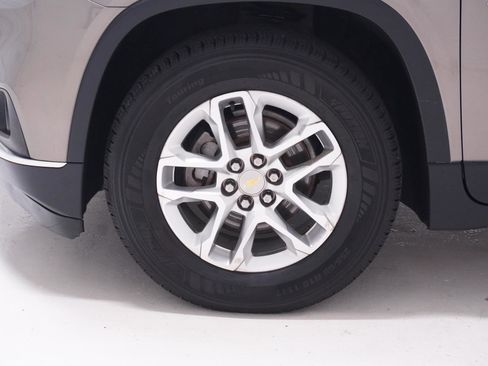 Used 2018 Chevrolet Traverse LT image 11