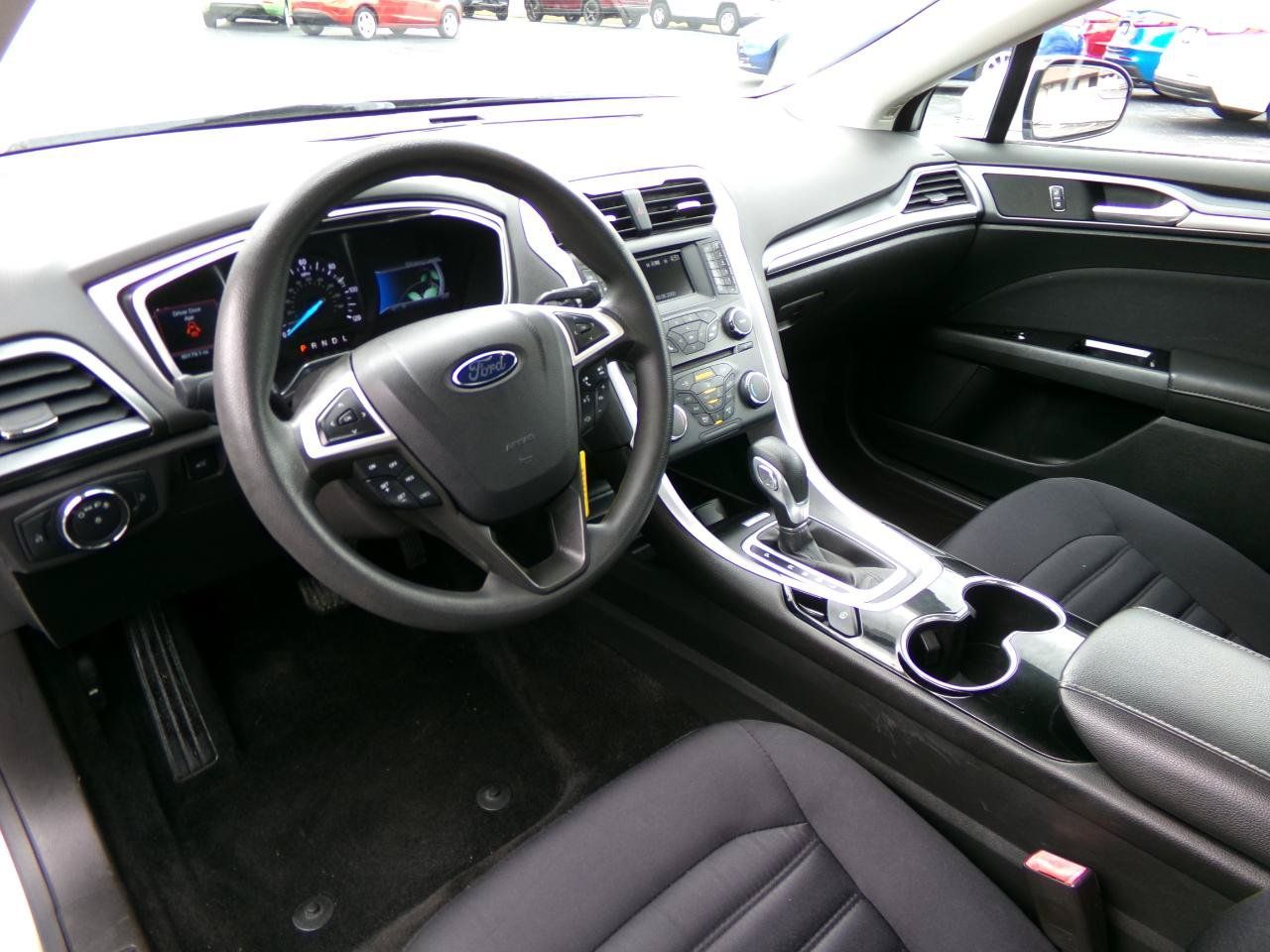 Used 2014 Ford Fusion SE FWD image 16