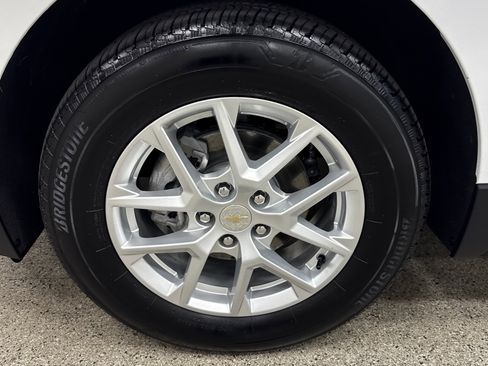Used 2024 Chevrolet Equinox LS w/ LS Convenience Package image 2