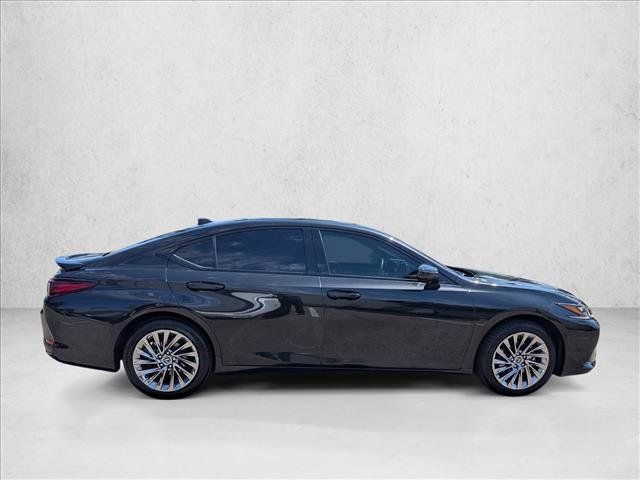 Used 2025 Lexus ES 300h w/ Accessory Package (Z1) FWD image 4