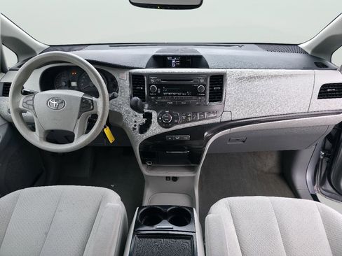 Used 2013 Toyota Sienna LE w/ Towing Pkg image 18