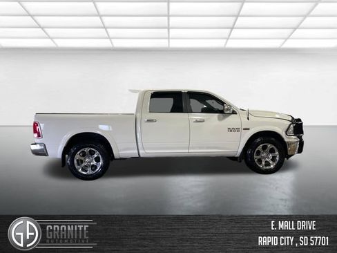 Used 2017 RAM 1500 Laramie w/ Convenience Group AWD/4WD image 7