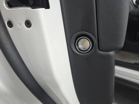 Used 2024 Rivian R1S Adventure AWD/4WD image 32